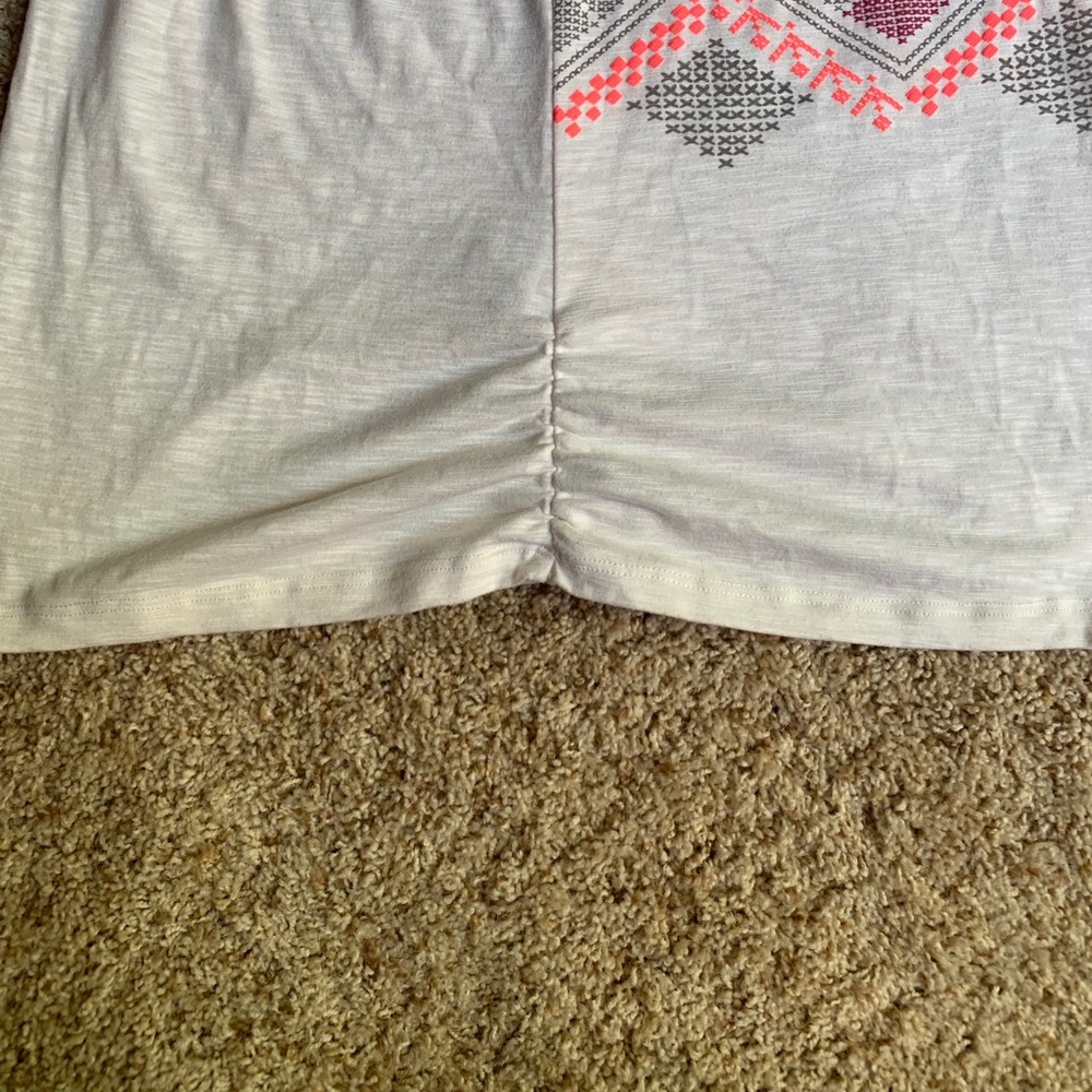 Maurice’s large tribal design tank - Picture 5 of 6
